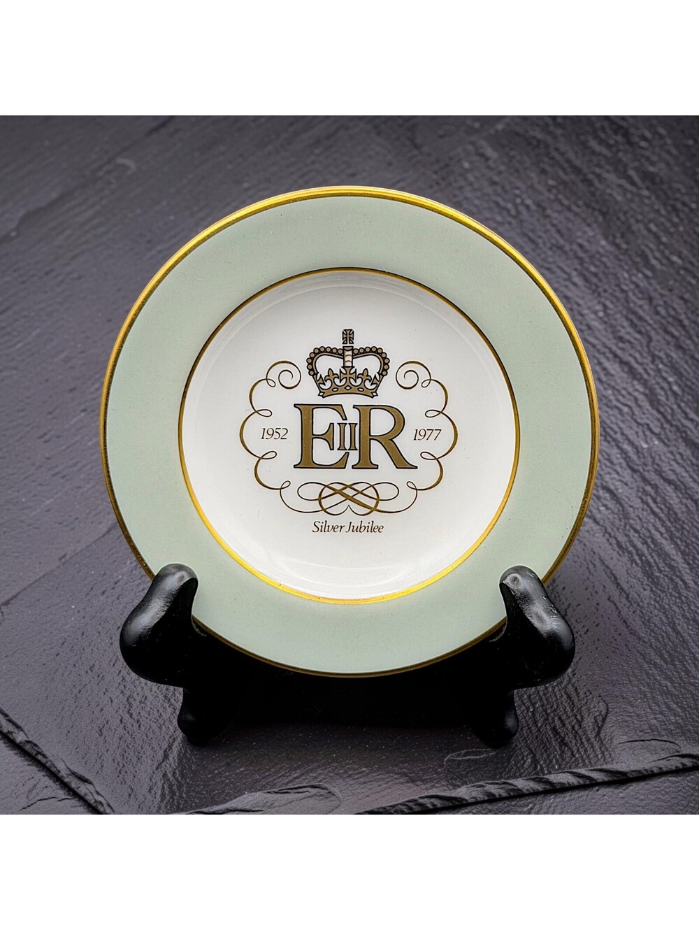 Vintage Wedgwood Queen Elizabeth II Silver Jubilee 1977 Bone China Plate 4.25"